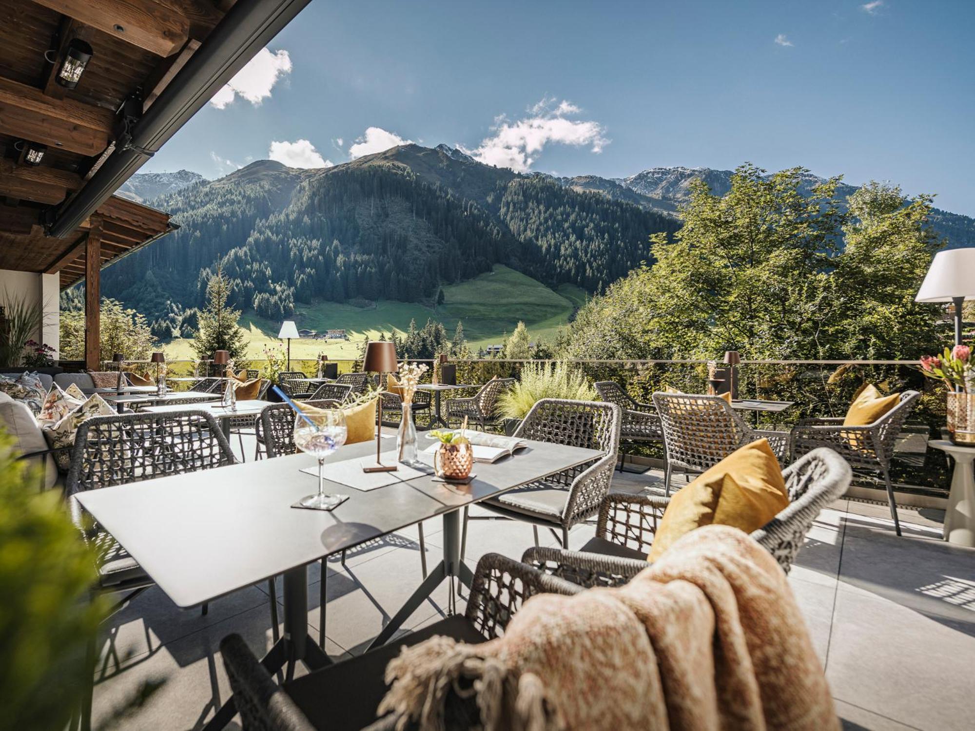 Hotel Bergkristall Zillertal - Adults Only 14 Years Plus Hippach Exterior photo